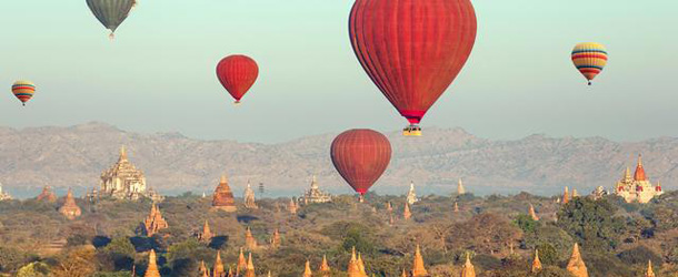 bagan-plain-balloons-over-pagodas